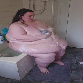 SSBBW Goddess Bathe on Bath Side
