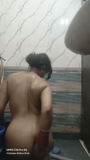 Hot bhabhi taking shower rubbing pussy