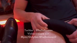 Fetish botte et ballbusting Hellolimoonoff française libertine rend fou son mari