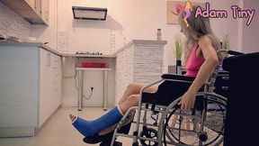 slut with broken ankle in a wheelchair asked for my help, gave her a facial instead