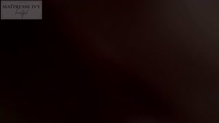 #260 - Embrase et lèche mes pieds sans vernis en leggings