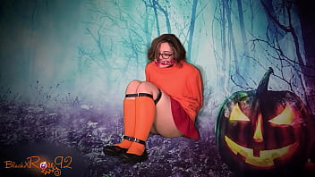 Jinkies! Velma&#039_s In A Predicament