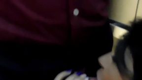 encontre al vecino en el ascensor y se la chupe divino