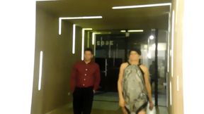 encontre al vecino en el ascensor y se la chupe divino