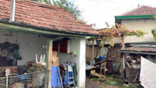 Домашнее видео о большой заднице европейской шлюхи, которую трахают в жопу