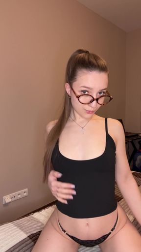 OnlyFans model showcases her assets