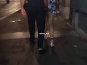 DOGGING CUCKOLD - MAMMA ZOCCOLA SUCCHIA GROSSO CAZZO PER STRADA DAVANTI AL MARITO CORNUTO