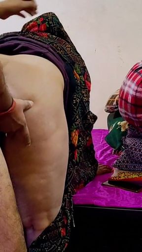 Desi Bhabhi's pussy fucking   Clip 1