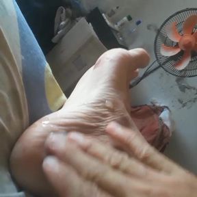 Suckling lamb on the feet