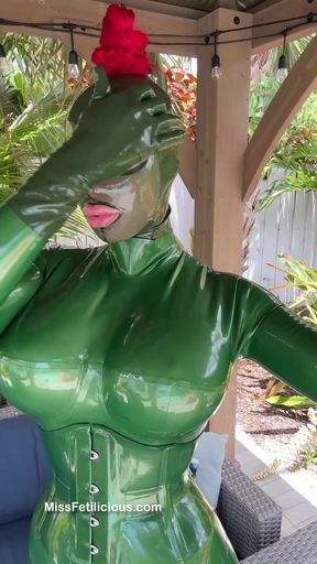 Hot Florida babe in tight latex