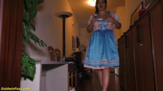 Stora tuttar BBW Elina Flower får sin knubbiga röv påsatt i vild bukkake gangbang