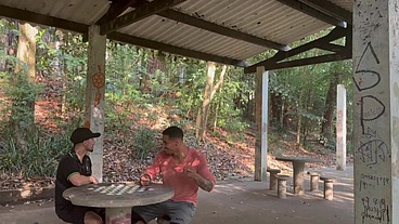 Topei um amigo na praça e ele me chamou pra ir pra casa dele curtir - Parte I