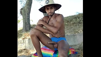 Curtindo a praia com muita gozada