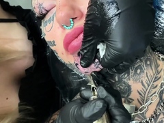 Australian bombshell Amber Luke gets a new chin tattoo