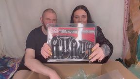 Miss FFW unboxes her new toys with FB