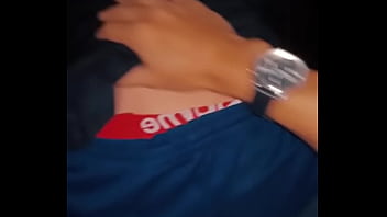 entre rose y rose y unos tragos el vecino termina follandome