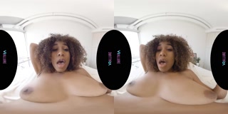 VRALLURE Come Hangout In My Bedroom!