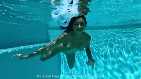 Amateur Teen Masturbates Underwater With Favorite Dildo