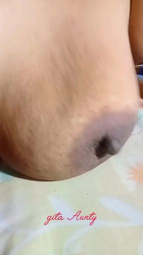 Powerful moment from &quot;Indian besi lokal bhabhi big boobs show in night room&quot;