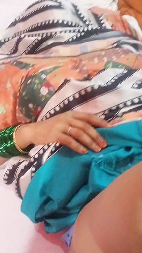 Desi bhabi left in the hotel
