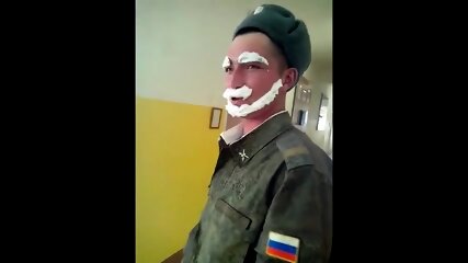 Soldado gostosinho flagrado no banho