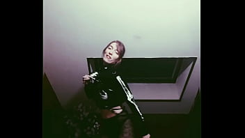 Streaptease en gothique sur de la kpop Video de 4 min - erotique De quoi ...