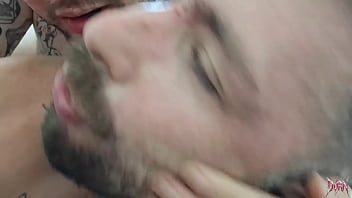 Fudi o cuzinho do meu vizinho e ele gritou de prazer