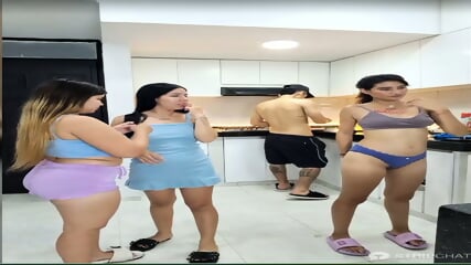 royal chica colombiana sexo en una casa de tres