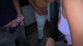 esposa novinha tomando varias gozadas no estacionamento