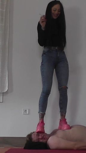 Mistress Cleo Smoking and Crush