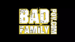 Evelyn Haze & Brenna McKenna&#x63D0;&#x4EA4;Under Family Pressure