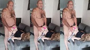 loira de quatro no sofa essa e boa de cama coroa goza rapidinho com ela