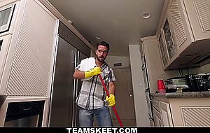 Help Me Clean, Papi!