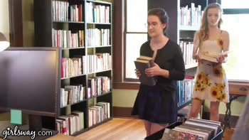 Penny Pax, Karla Kush & Jay Taylor's Library Threesome: Hot Lesbi-Action