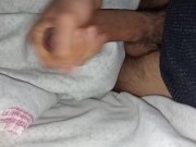 Stare a letto con me ti fa trovare questo pisello grosso fra le coperte