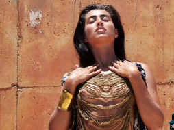 Petite latina Katherinne Sofia stripping