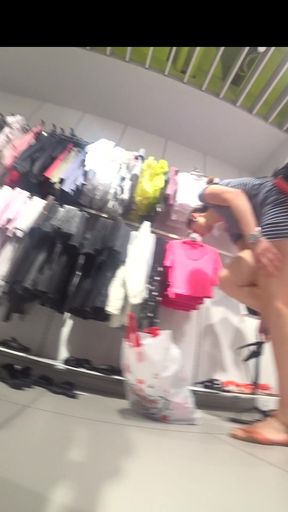 Turkish amateur's upskirt tease