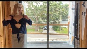 desperate realtor strips and cums during home tour