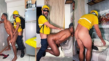 NEGÃO PAUZUDO XXL EM TROCA-TROCA COM O TRABALHADOR FARDADO DO MERCADO LIVRE