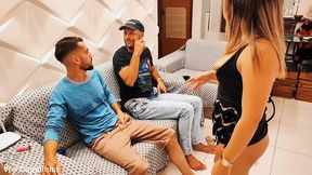 hot and cheating wife found a way to convince her husband to let her give her ass to her father-in-law and even took a cumshot inside while he watched. vagninho, vivi capetinha e ogro.