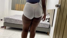 su transparencia su culo y su cameltoe me hacen venir como loco