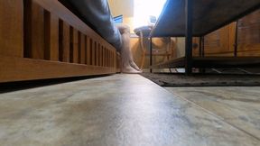 Unaware Giantess has a viewer