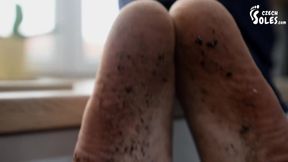Wanna clean my dirty soles?