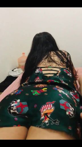 While He Is on the Cell Phone I Take Advantage of It to Record the Ass of the Cleaning Lady