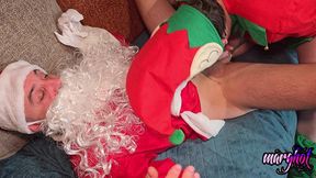 trio bisex la mere-noel entraine son lutin a baiser le pere-noel la mere ...