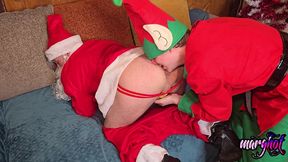 trio bisex la mere-noel entraine son lutin a baiser le pere-noel la mere ...