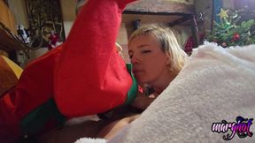 trio bisex la mere-noel entraine son lutin a baiser le pere-noel la mere ...