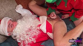 trio bisex la mere-noel entraine son lutin a baiser le pere-noel la mere ...