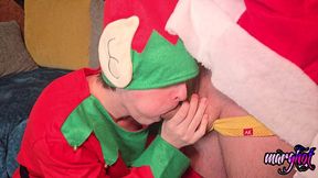 trio bisex la mere-noel entraine son lutin a baiser le pere-noel la mere ...