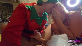 trio bisex la mere-noel entraine son lutin a baiser le pere-noel la mere ...